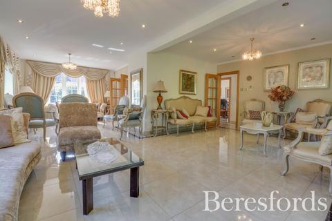 Greenloaning, 8 Herington Grove, Hutton, Brentwood, CM13 2NN
