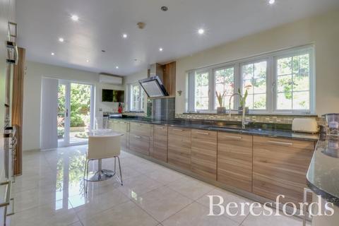 Greenloaning, 8 Herington Grove, Hutton, Brentwood, CM13 2NN