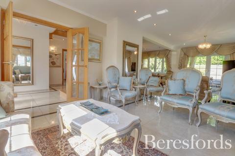 Greenloaning, 8 Herington Grove, Hutton, Brentwood, CM13 2NN