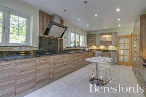 Greenloaning, 8 Herington Grove, Hutton, Brentwood, CM13 2NN