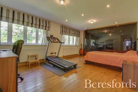 Greenloaning, 8 Herington Grove, Hutton, Brentwood, CM13 2NN