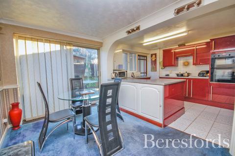 18 Tomlyns Close, Hutton, Brentwood, CM13 1PU