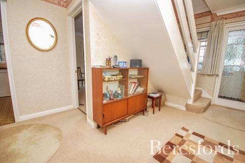 9 Hutton Village, Hutton, Brentwood, CM13 1RR