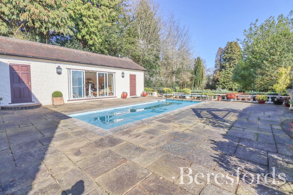 Mill Hill, Shenfield, CM15 4 bed detached house £2,400,000