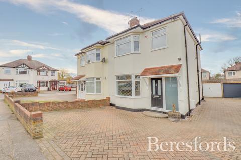2 Edwards Way, Hutton, Brentwood, CM13 1BT
