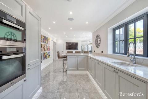 5 bedroom detached house for sale, Longaford Way, Hutton Mount, CM13