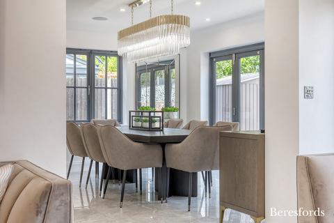 Brompton House, 31 Longaford Way, Hutton, Brentwood, CM13 2LT