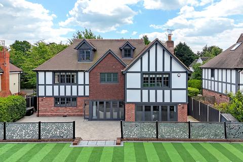 5 bedroom detached house for sale, Longaford Way, Hutton Mount, CM13