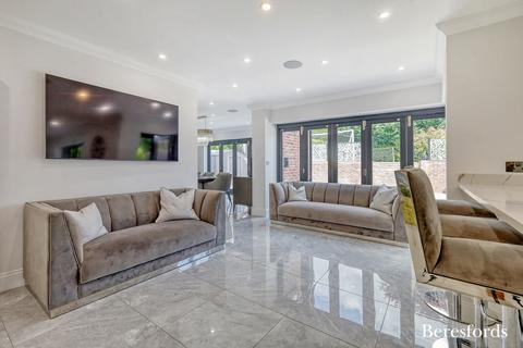 5 bedroom detached house for sale, Longaford Way, Hutton Mount, CM13