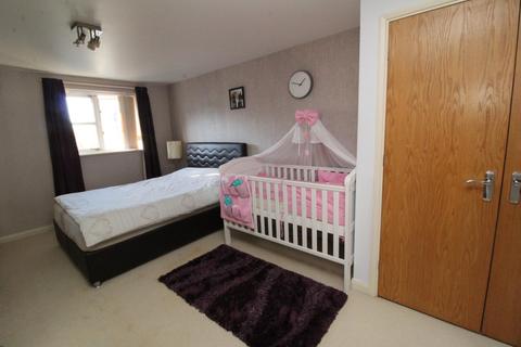 2 bedroom apartment for sale - Cornsland Close, Upminster, RM14