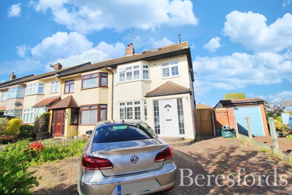 Severn Drive, Upminster, RM14 4 bed end of terrace house £525,000