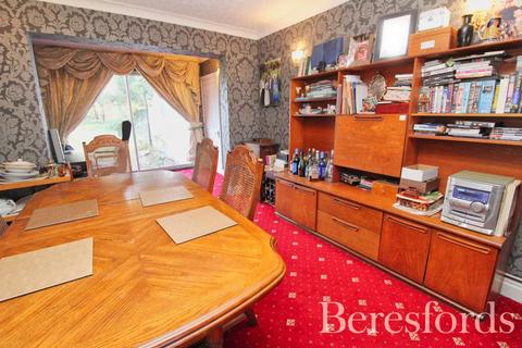 99e Purfleet Road, Aveley, South Ockendon, RM15 4DS