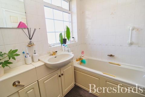 72 Winchester Avenue, Upminster, RM14 3LR