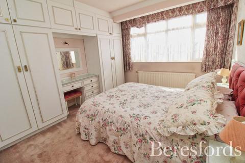 72 Winchester Avenue, Upminster, RM14 3LR