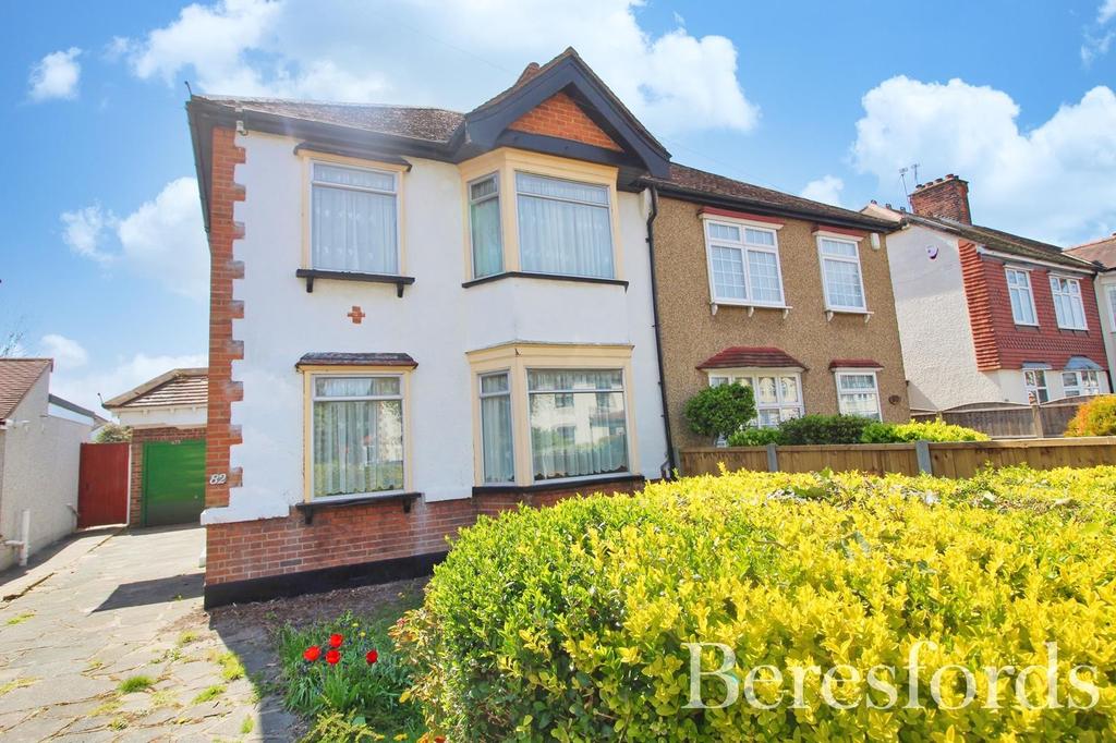 Sunnyside Gardens, Upminster, RM14 3 bed semidetached house £600,000