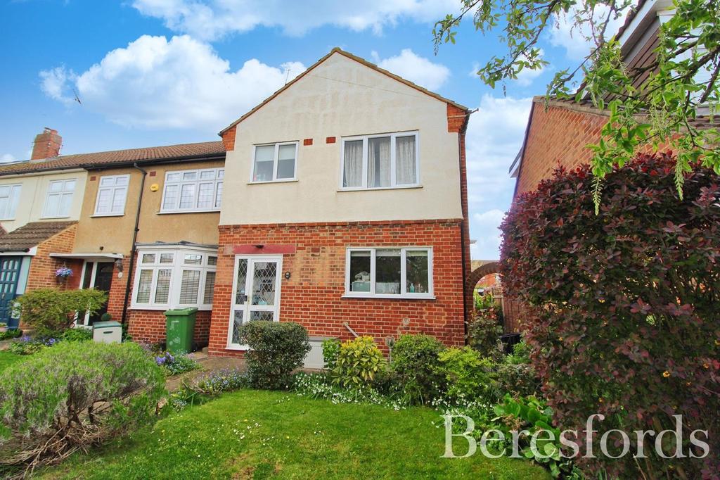 Clyde Crescent, Upminster, RM14 3 bed end of terrace house £375,000