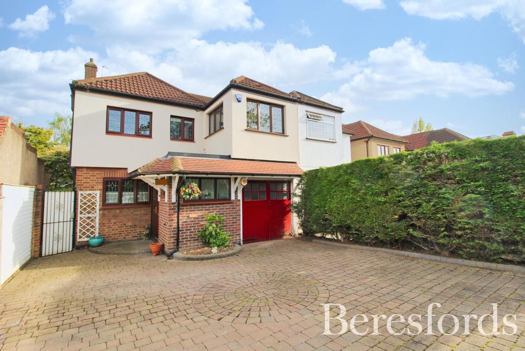 Deyncourt Gardens, Upminster, RM14 4 bed semidetached house £785,000