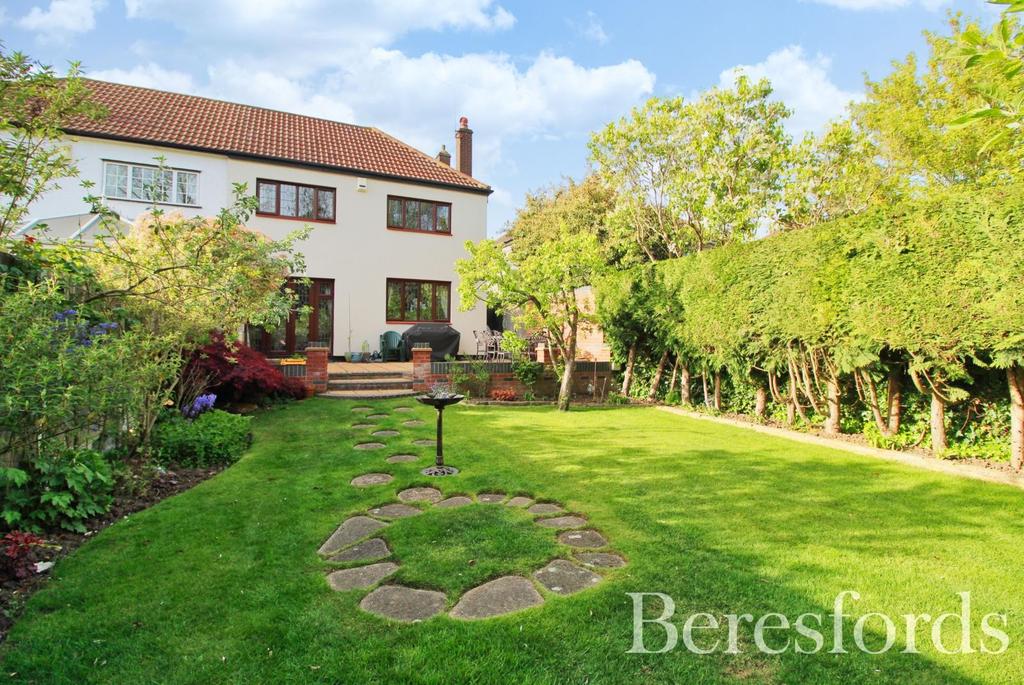 Deyncourt Gardens, Upminster, RM14 4 bed semidetached house £785,000