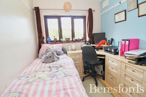 100 Deyncourt Gardens, Upminster, RM14 1DQ