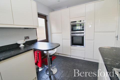 100 Deyncourt Gardens, Upminster, RM14 1DQ