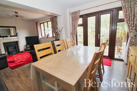 100 Deyncourt Gardens, Upminster, RM14 1DQ