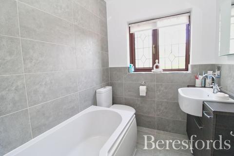 100 Deyncourt Gardens, Upminster, RM14 1DQ