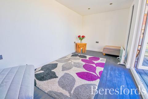 10 Collar Way, Witham, CM8 1YX