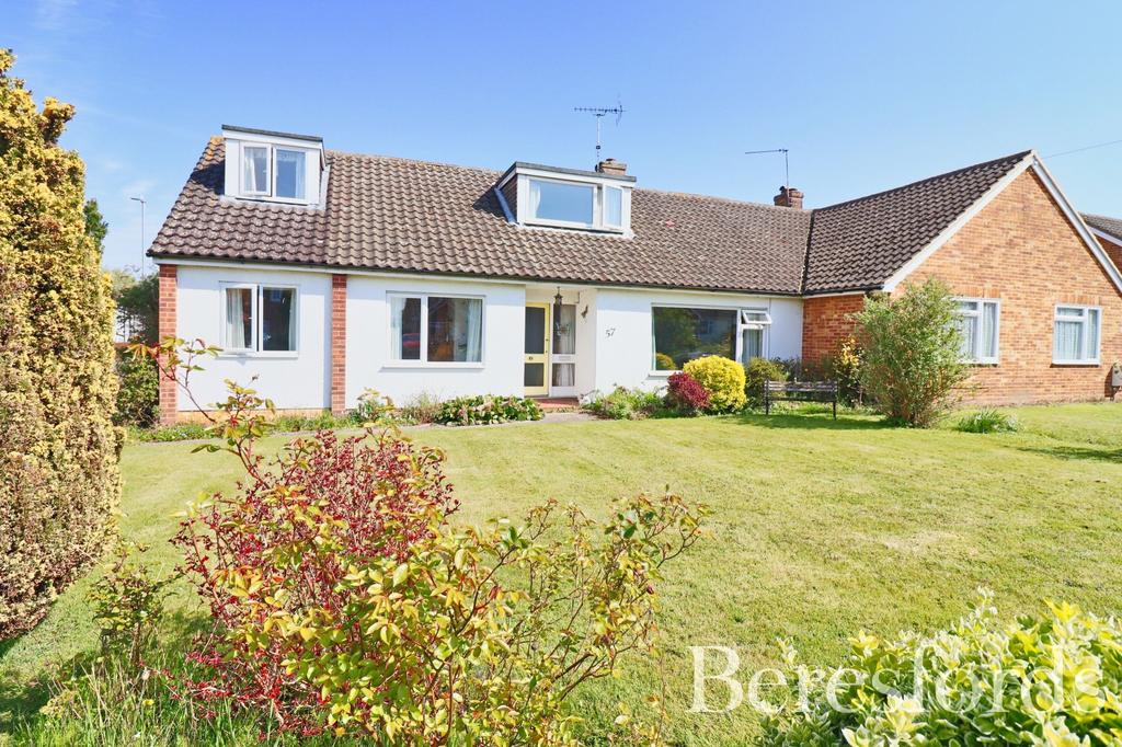 Mayfield Road, Writtle, CM1 3 bed semidetached house £500,000