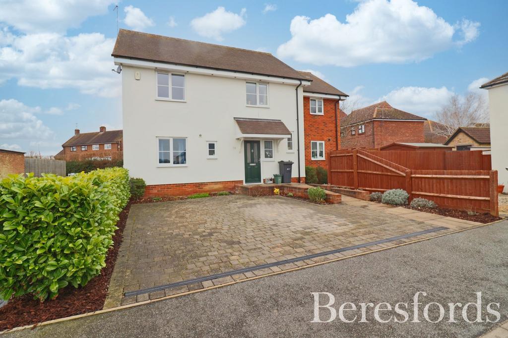 Hunts Drive, Writtle, CM1 4 bed detached house £535,000