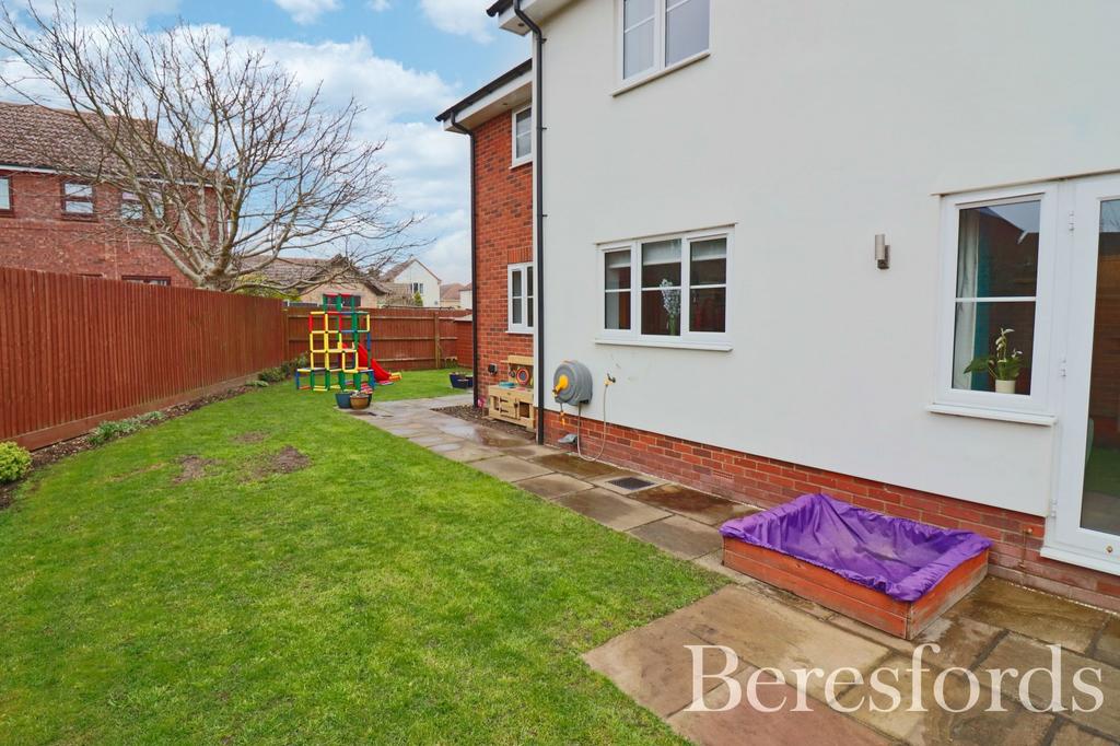Hunts Drive, Writtle, CM1 4 bed detached house £535,000