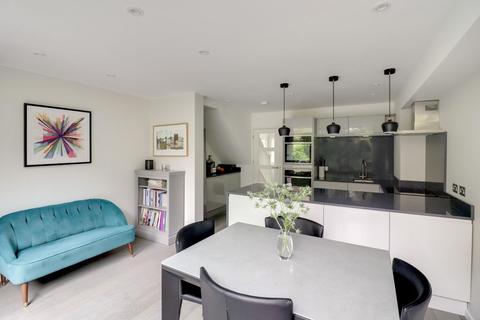 88 Munster Road, Teddington, TW11 9LW