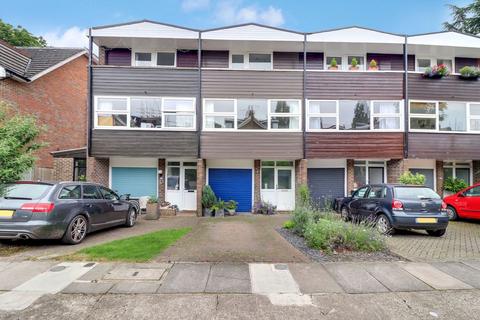 88 Munster Road, Teddington, TW11 9LW