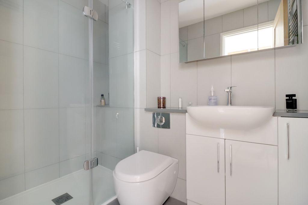 Ensuite to Bed 1