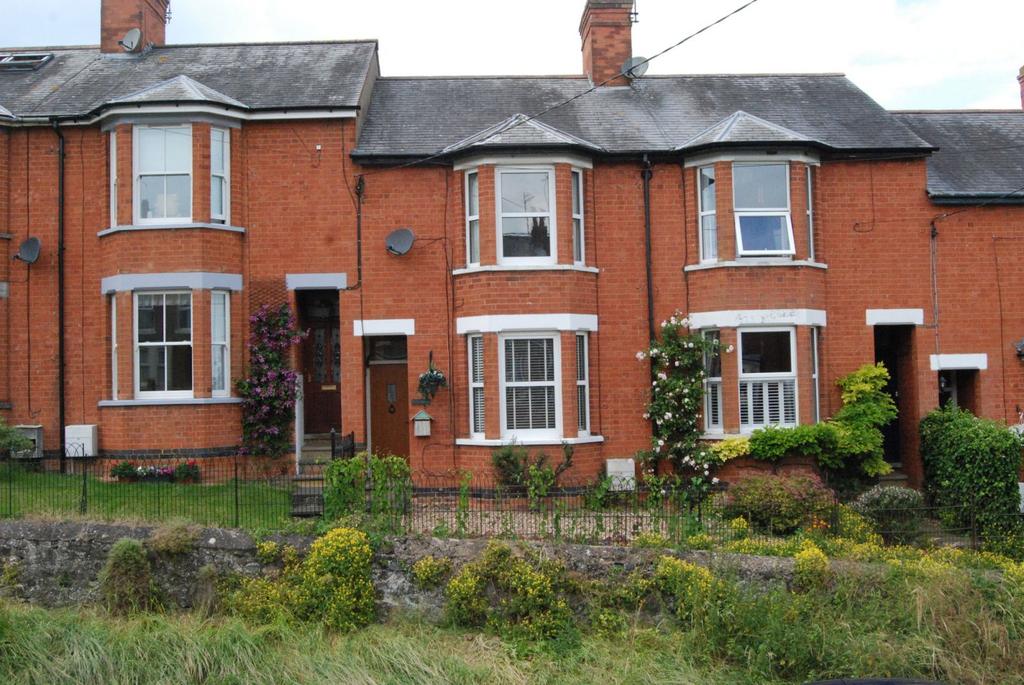 The Banks, Long Buckby, Northants NN6 7QQ 3 bed terraced house £895