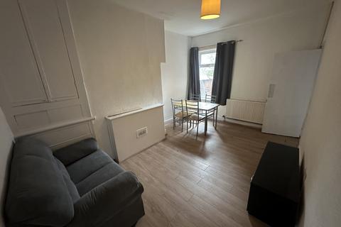 3 bedroom terraced house to rent, Eston Street, Victoria Park, Manchester. M13 0FF