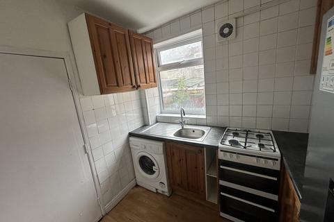 3 bedroom terraced house to rent, Eston Street, Victoria Park, Manchester. M13 0FF