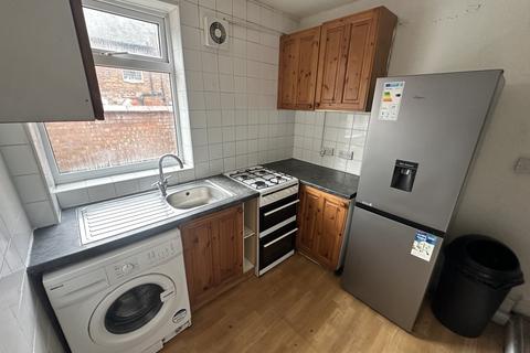 3 bedroom terraced house to rent, Eston Street, Victoria Park, Manchester. M13 0FF