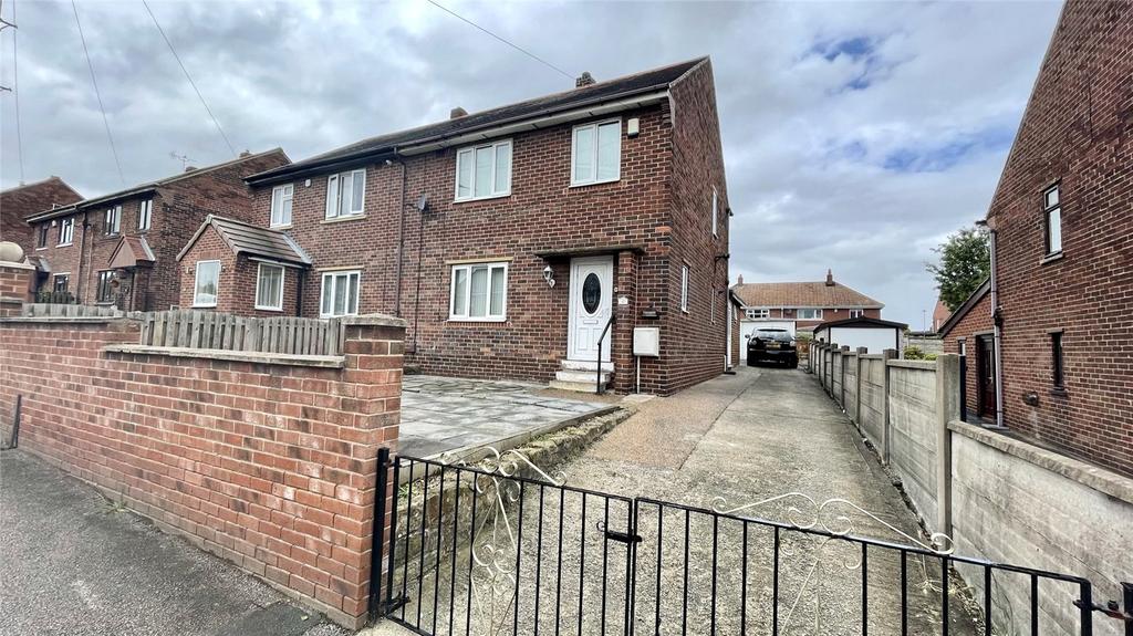 Chatsworth Road, Athersley South, Barnsley, S71 3 bed semidetached house £120,000