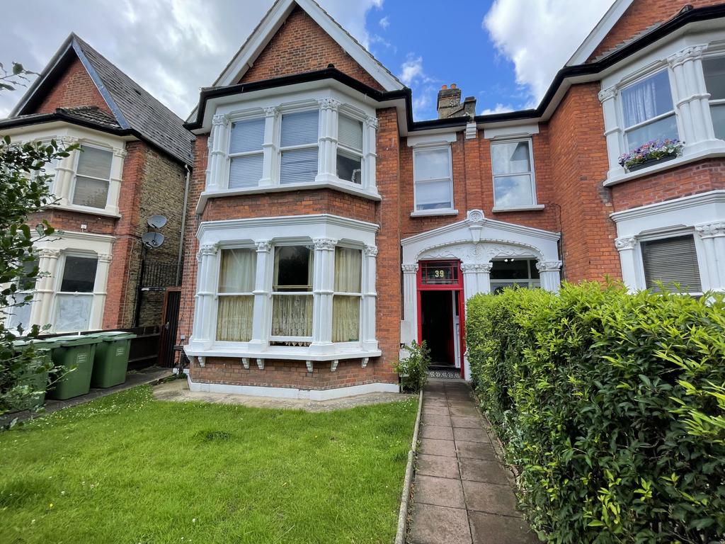 Bargery Road, Catford, SE6 1 bed in a house share £450 pcm (£104 pw)
