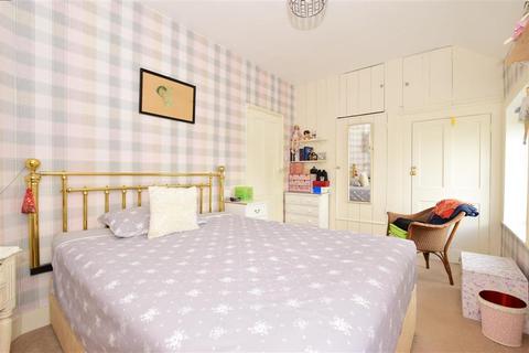 13 Coastguard Cottages, Hythe, CT21 6HN