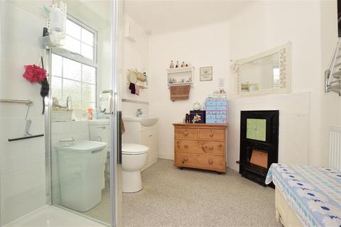 13 Coastguard Cottages, Hythe, CT21 6HN