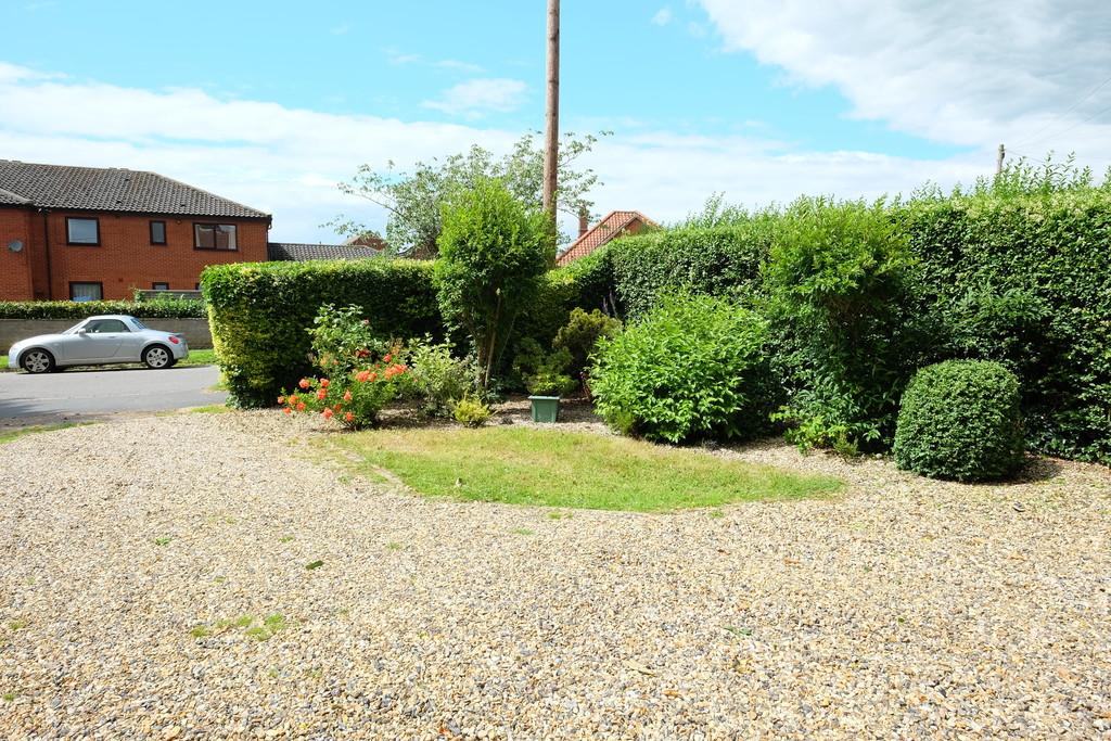 Melton Road, Wymondham 3 bed semidetached house £1,150 pcm (£265 pw)