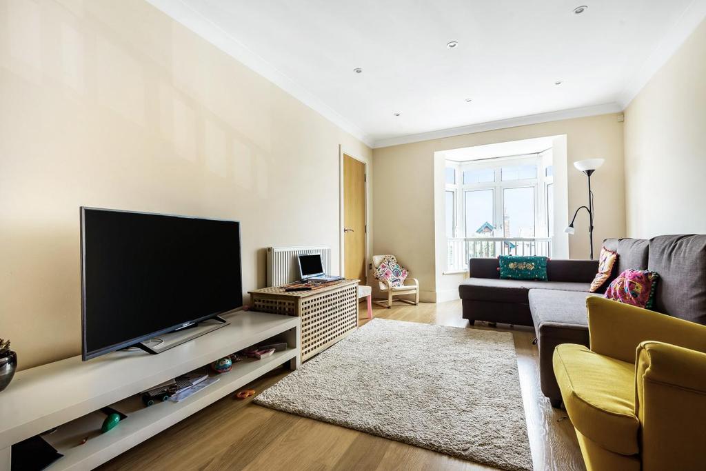 Albany Park Road, Kingston upon Thames 2 bed flat £450,000