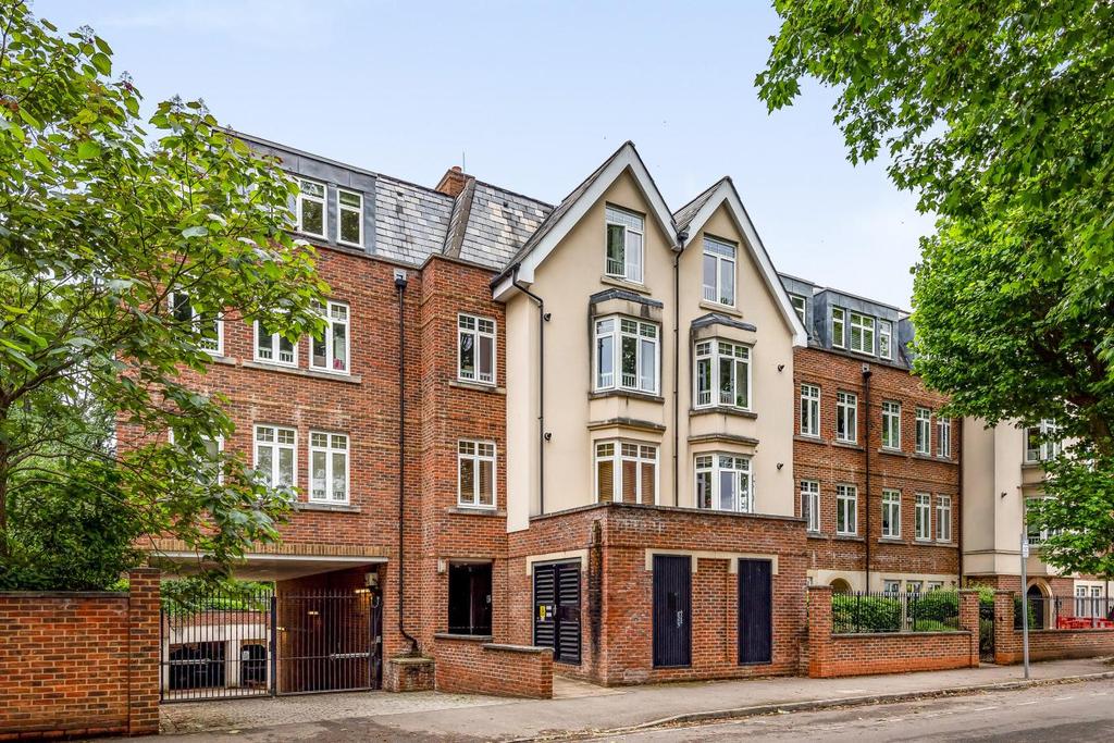 Albany Park Road, Kingston upon Thames 2 bed flat £450,000