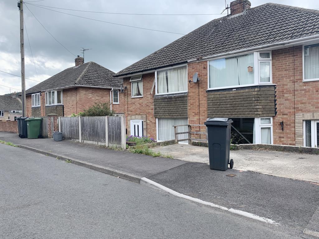 27 Hill Close, Lightpill, Stroud, Gloucestershire 3 bed semidetached