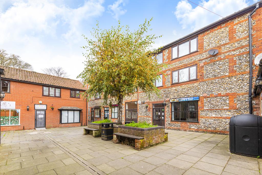 Aldiss Court, Dereham 2 bed apartment £575 pcm (£133 pw)