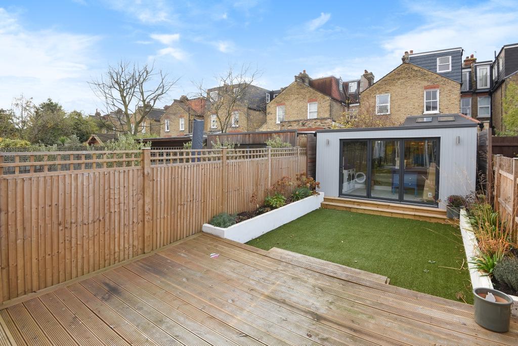 Trentham Street Southfields SW18 4 bed house £3,350 pcm (£773 pw)