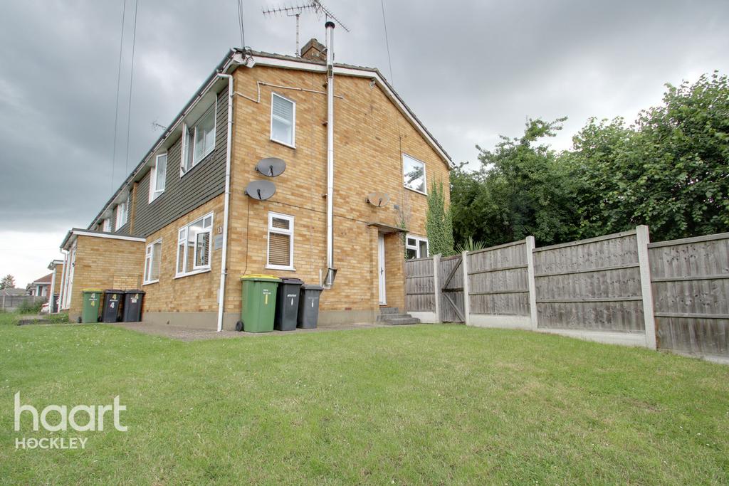 Plumberow Avenue, Hockley 2 bed flat £265,000