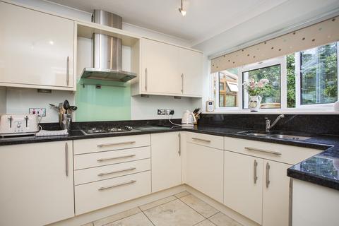 7 Graycoats Drive, Crowborough, TN6 2JT