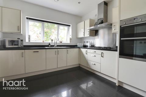 2 Beluga Close, Peterborough, PE2 8NE